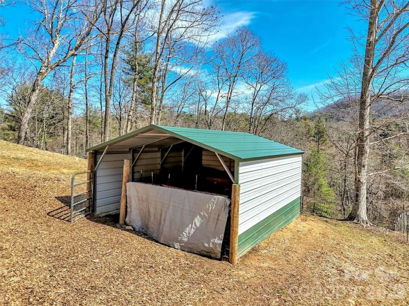39 Millard Cove Road, Leicester, NC 28748.  MLS# CAR4355242, YatesRealty ID 23882. 