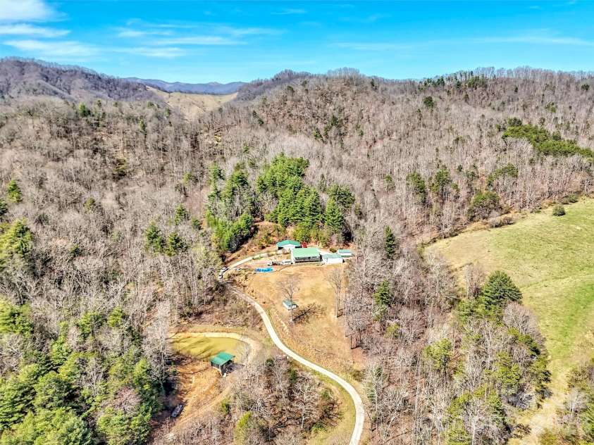39 Millard Cove Road, Leicester, NC 28748.  MLS# CAR4355242, YatesRealty ID 23882. 