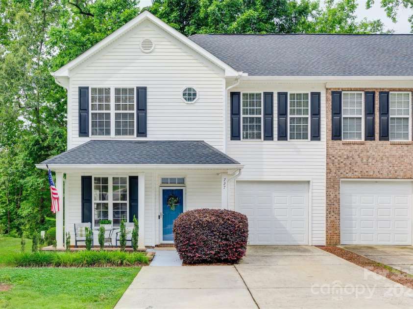 727 Torrey Pines Lane, Fort Mill, SC 29715.  MLS# CAR4265356, YatesRealty ID 23882. 
