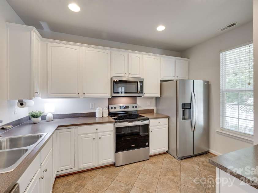 727 Torrey Pines Lane, Fort Mill, SC 29715.  MLS# CAR4265356, YatesRealty ID 23882. 