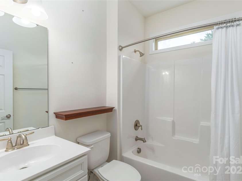 309 Wild Ginger Court, Weaverville, NC 28787.  MLS# CAR4277485, YatesRealty ID 23886. Hall Bath