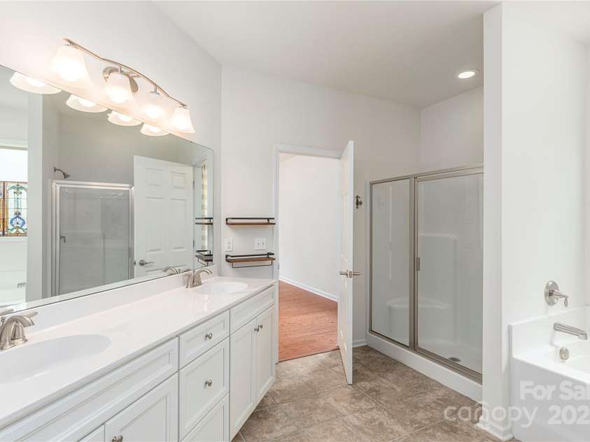 309 Wild Ginger Court, Weaverville, NC 28787.  MLS# CAR4277485, YatesRealty ID 23886. Primary Bath