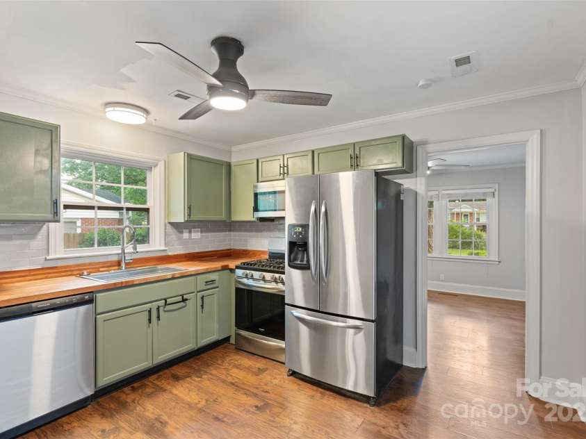 2953 Enfield Road, Charlotte, NC 28205.  MLS# CAR4259179, YatesRealty ID 23887. 