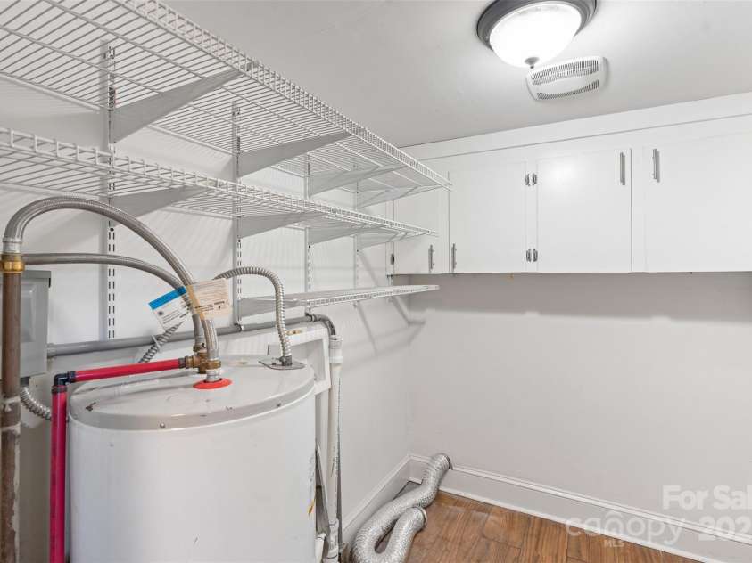 2953 Enfield Road, Charlotte, NC 28205.  MLS# CAR4259179, YatesRealty ID 23887. 