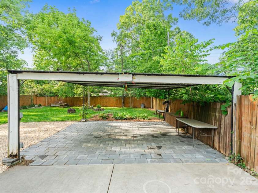 2953 Enfield Road, Charlotte, NC 28205.  MLS# CAR4259179, YatesRealty ID 23887. 