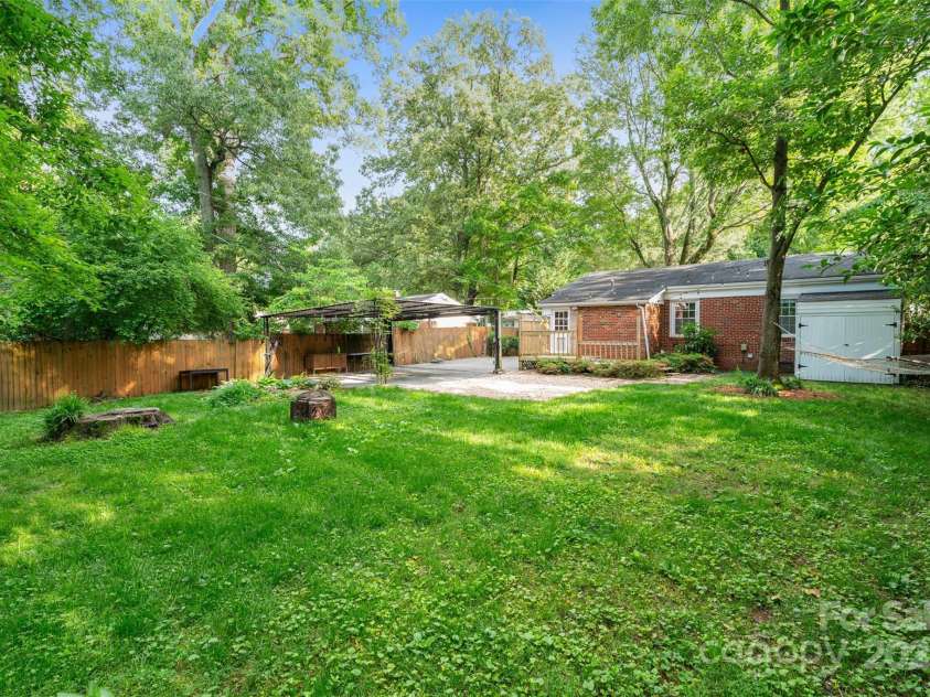 2953 Enfield Road, Charlotte, NC 28205.  MLS# CAR4259179, YatesRealty ID 23887. 