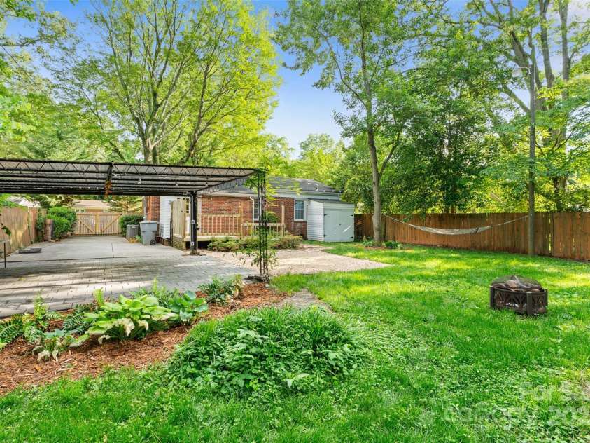 2953 Enfield Road, Charlotte, NC 28205.  MLS# CAR4259179, YatesRealty ID 23887. 