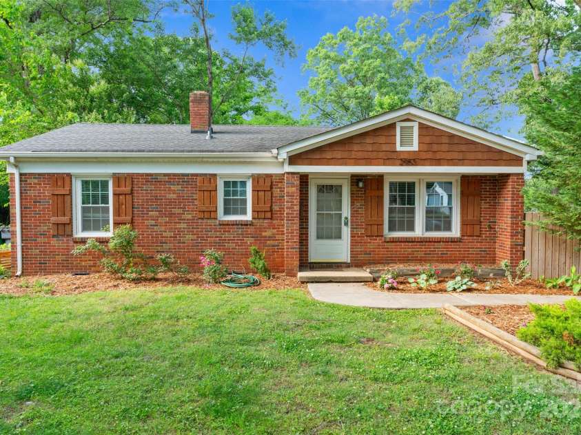 2953 Enfield Road, Charlotte, NC 28205.  MLS# CAR4259179, YatesRealty ID 23887. 