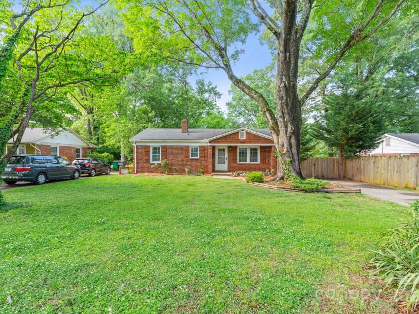 2953 Enfield Road, Charlotte, NC 28205.  MLS# CAR4259179, YatesRealty ID 23887. 