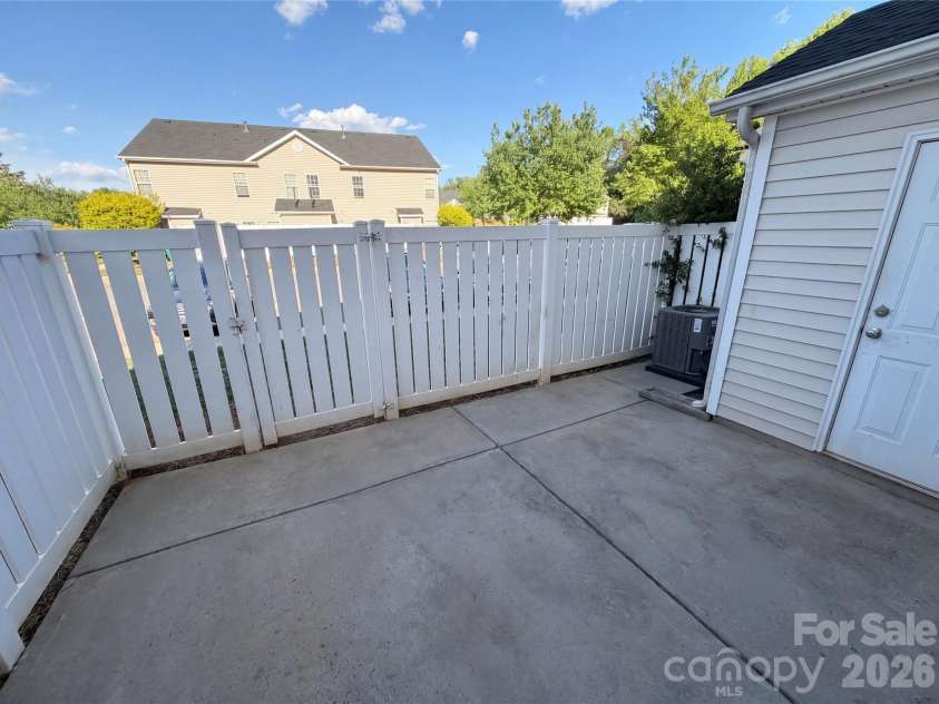 9510 Littleleaf Drive, Charlotte, NC 28215.  MLS# CAR4373582, YatesRealty ID 23887. 