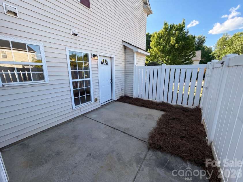 9510 Littleleaf Drive, Charlotte, NC 28215.  MLS# CAR4373582, YatesRealty ID 23887. 