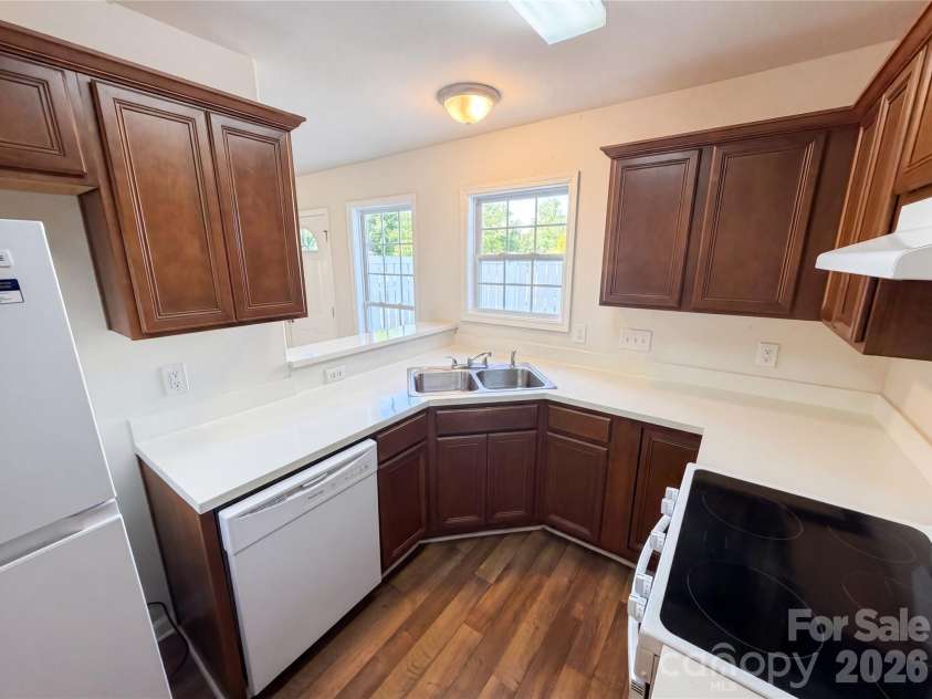 9510 Littleleaf Drive, Charlotte, NC 28215.  MLS# CAR4373582, YatesRealty ID 23887. 