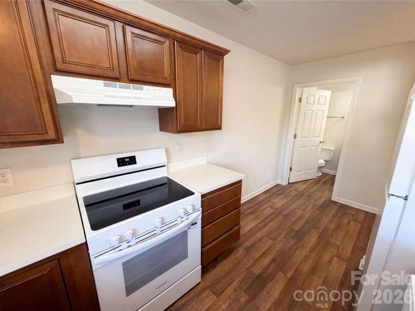 9510 Littleleaf Drive, Charlotte, NC 28215.  MLS# CAR4373582, YatesRealty ID 23887. 