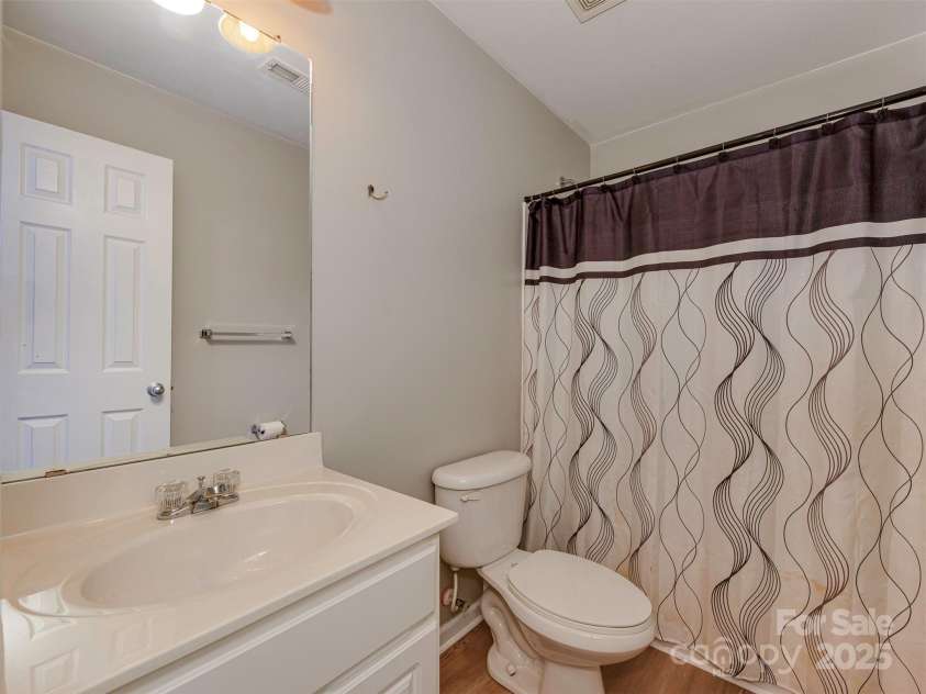 5607 Fulton Ridge Drive, Indian Trail, NC 28079.  MLS# CAR4259354, YatesRealty ID 23888. Bathroom of bedroom 3.