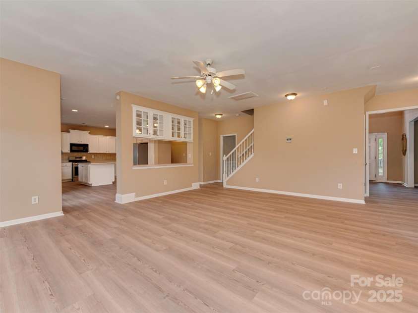 5607 Fulton Ridge Drive, Indian Trail, NC 28079.  MLS# CAR4259354, YatesRealty ID 23888. Looking from the family room towards the kitchen.