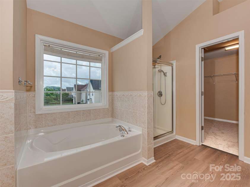 5607 Fulton Ridge Drive, Indian Trail, NC 28079.  MLS# CAR4259354, YatesRealty ID 23888. The owner's garden bathtub (this is considered an upgrade from the regular bathrubs). The owner's walk-in-closet is deep and huge, it goes to the left and right. it is way bigger than in this picture ! (the lens