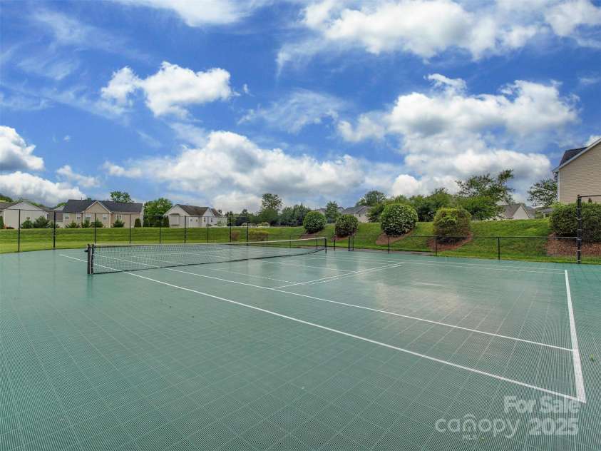 5607 Fulton Ridge Drive, Indian Trail, NC 28079.  MLS# CAR4259354, YatesRealty ID 23888. The subdivision offers nice tennis Court