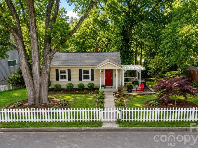 1712 Dunkirk Drive, Charlotte, NC 28203.  MLS# CAR4380787, YatesRealty ID 23889. 