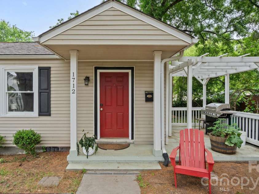 1712 Dunkirk Drive, Charlotte, NC 28203.  MLS# CAR4380787, YatesRealty ID 23889. 