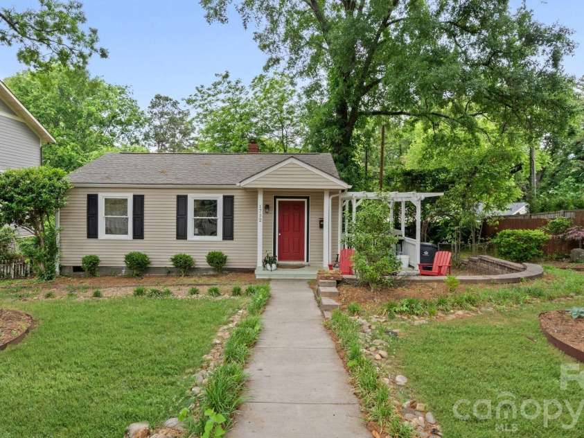 1712 Dunkirk Drive, Charlotte, NC 28203.  MLS# CAR4380787, YatesRealty ID 23889. 