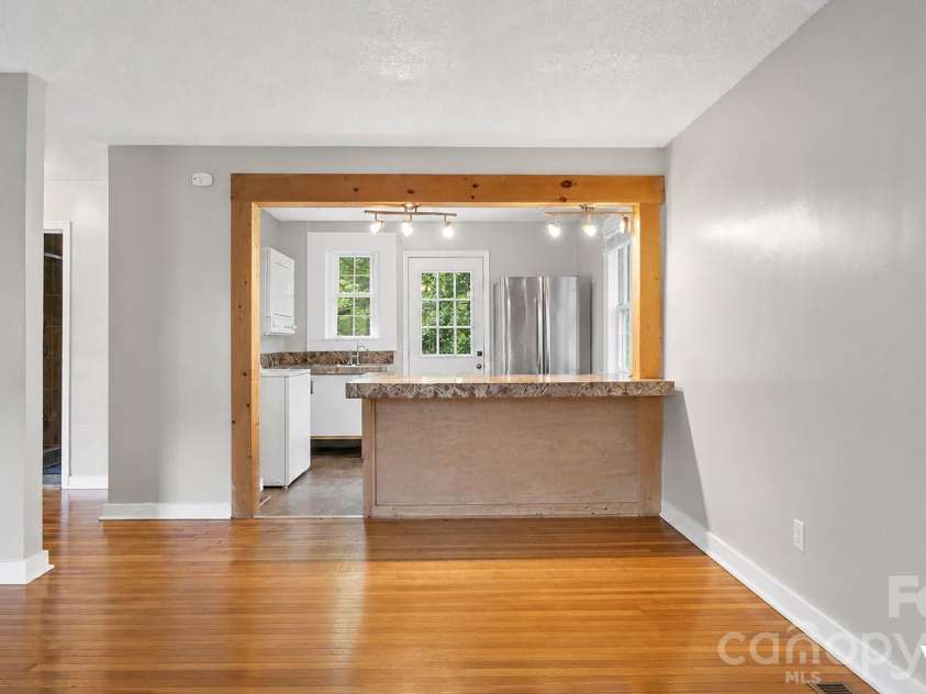 1712 Dunkirk Drive, Charlotte, NC 28203.  MLS# CAR4380787, YatesRealty ID 23889. 