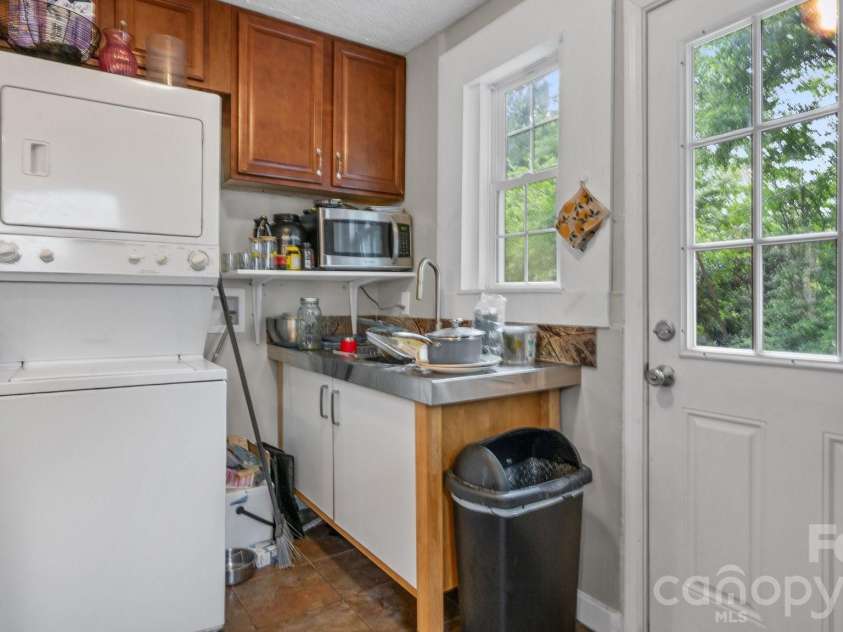 1712 Dunkirk Drive, Charlotte, NC 28203.  MLS# CAR4380787, YatesRealty ID 23889. 