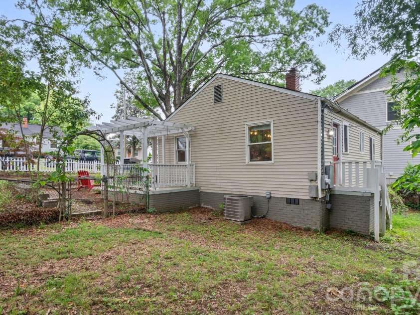 1712 Dunkirk Drive, Charlotte, NC 28203.  MLS# CAR4380787, YatesRealty ID 23889. 