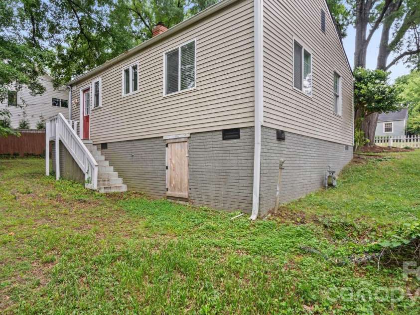 1712 Dunkirk Drive, Charlotte, NC 28203.  MLS# CAR4380787, YatesRealty ID 23889. 