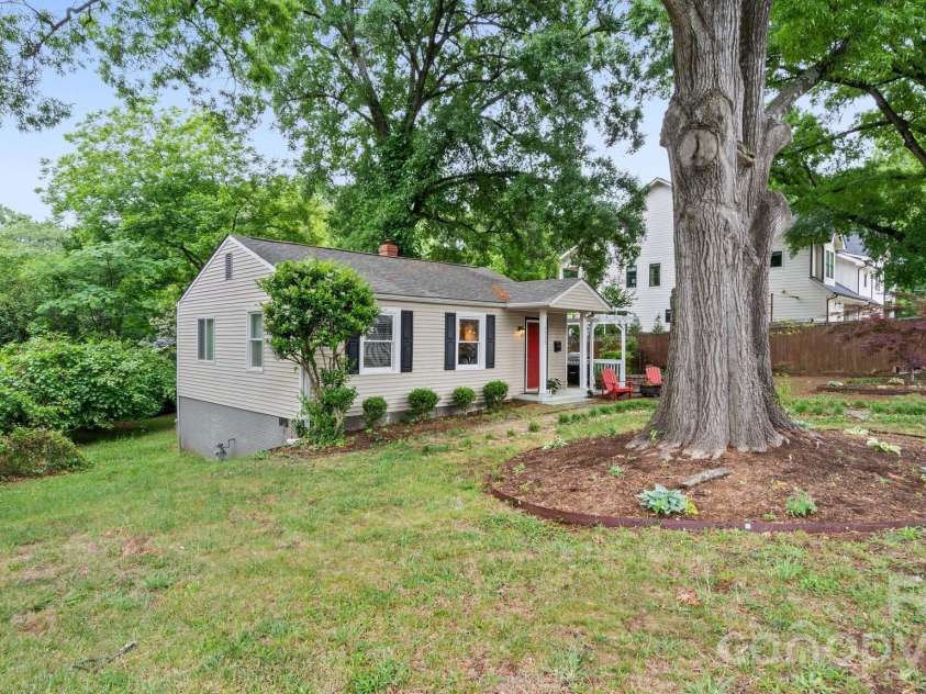 1712 Dunkirk Drive, Charlotte, NC 28203.  MLS# CAR4380787, YatesRealty ID 23889. 