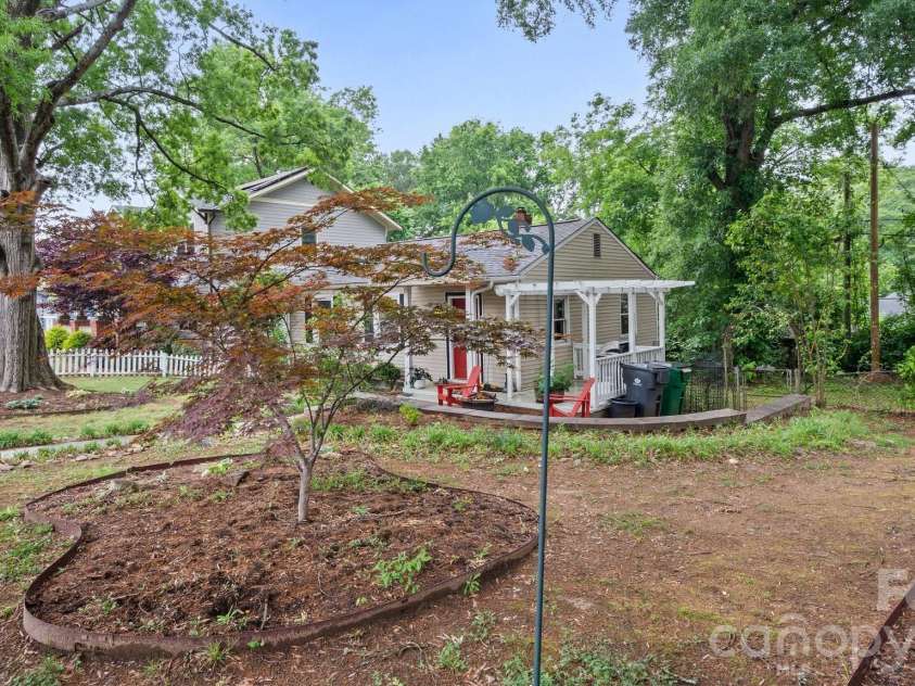 1712 Dunkirk Drive, Charlotte, NC 28203.  MLS# CAR4380787, YatesRealty ID 23889. 
