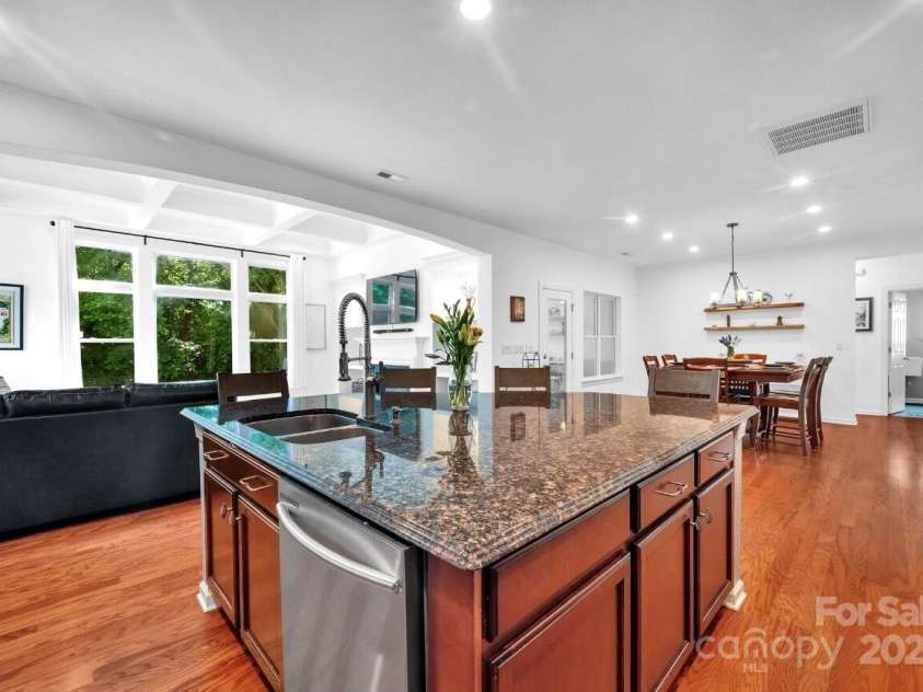 6004 Trailwater Road, Charlotte, NC 28278.  MLS# CAR4266185, YatesRealty ID 23889. 