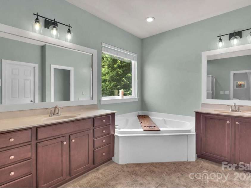 6004 Trailwater Road, Charlotte, NC 28278.  MLS# CAR4266185, YatesRealty ID 23889. 