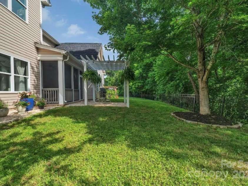 6004 Trailwater Road, Charlotte, NC 28278.  MLS# CAR4266185, YatesRealty ID 23889. 