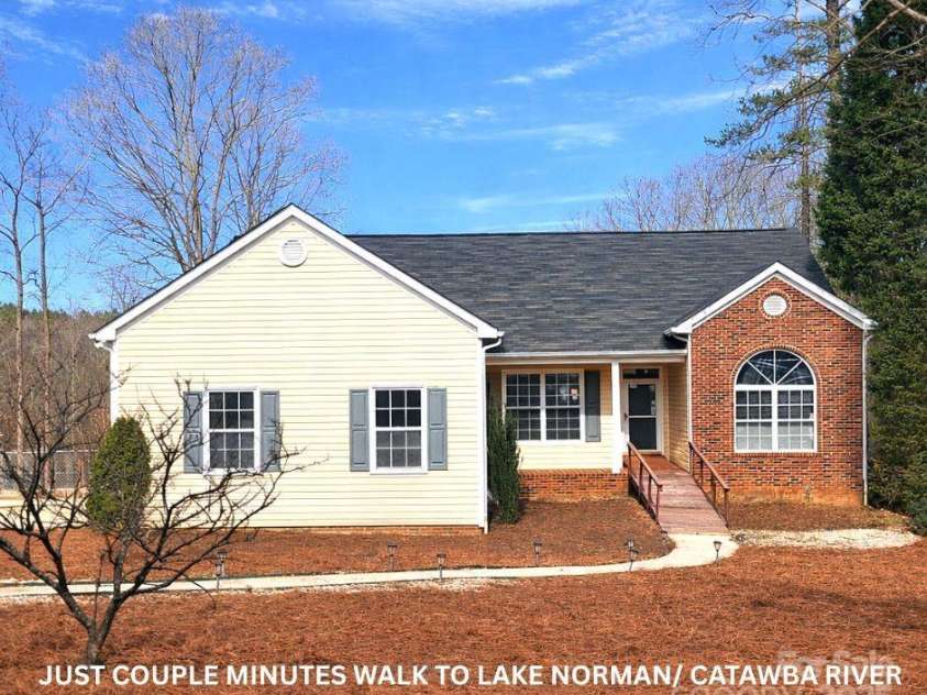 132 Grayrock Drive, Statesville, NC 28677.  MLS# CAR4334674, YatesRealty ID 2389. 