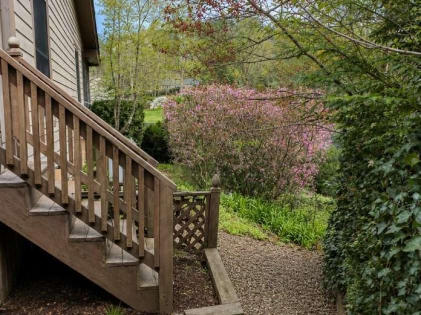 99 Willow Way, Hendersonville, NC 28739.  MLS# CAR4382569, YatesRealty ID 23890. 