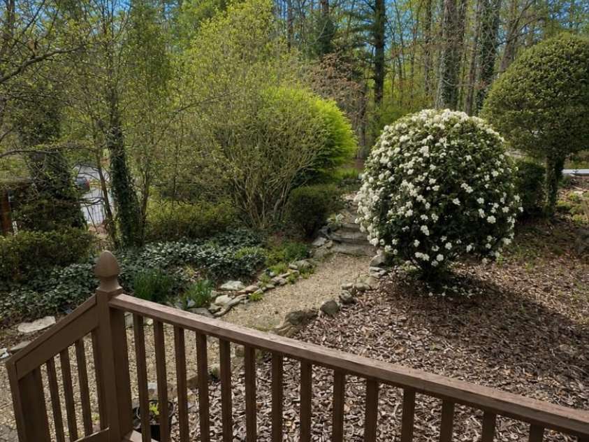99 Willow Way, Hendersonville, NC 28739.  MLS# CAR4382569, YatesRealty ID 23890. 