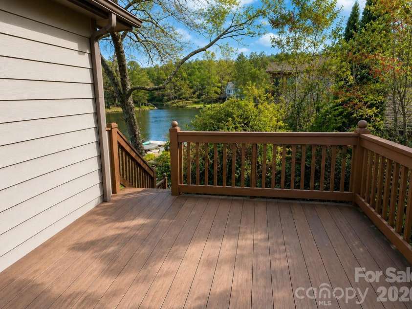 99 Willow Way, Hendersonville, NC 28739.  MLS# CAR4382569, YatesRealty ID 23890. 