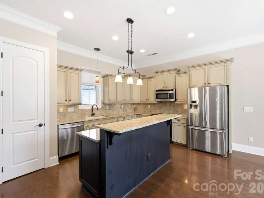 10227 Sam Meeks Road, Pineville, NC 28134.  MLS# CAR4381967, YatesRealty ID 23891. Kitchen