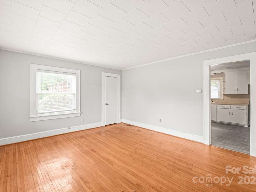 2722 Eastway Drive, Charlotte, NC 28205.  MLS# CAR4271170, YatesRealty ID 23892. 