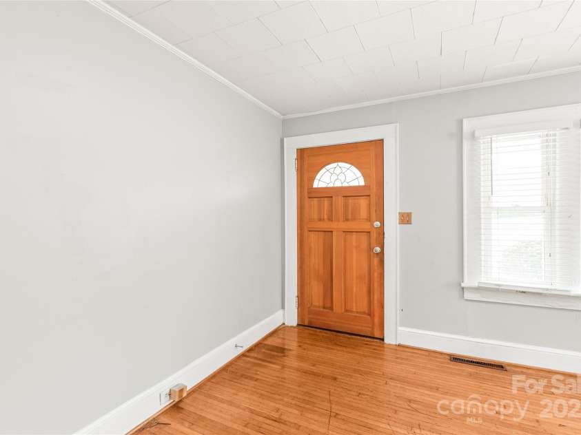 2722 Eastway Drive, Charlotte, NC 28205.  MLS# CAR4271170, YatesRealty ID 23892. 