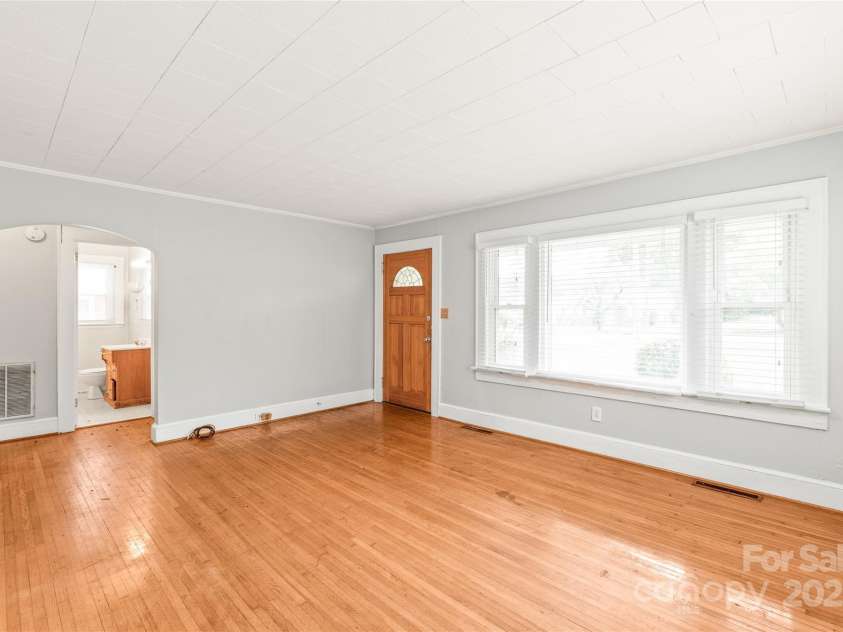 2722 Eastway Drive, Charlotte, NC 28205.  MLS# CAR4271170, YatesRealty ID 23892. 