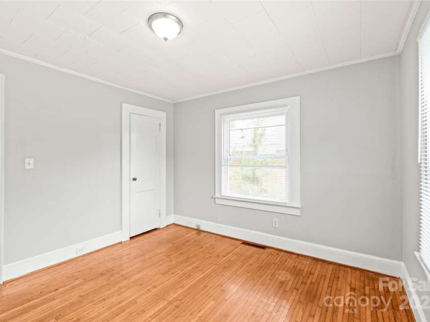 2722 Eastway Drive, Charlotte, NC 28205.  MLS# CAR4271170, YatesRealty ID 23892. 