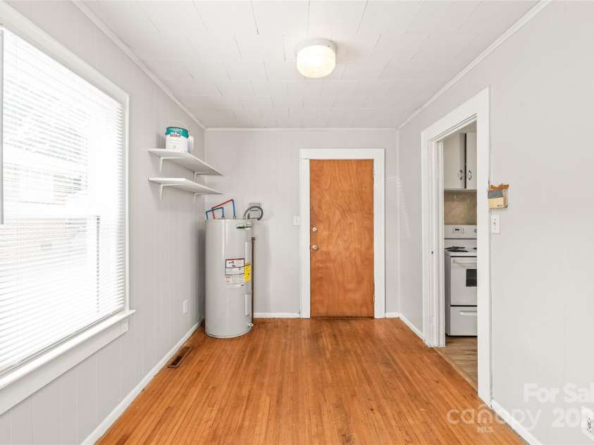 2722 Eastway Drive, Charlotte, NC 28205.  MLS# CAR4271170, YatesRealty ID 23892. 