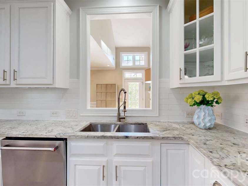 11724 Easthampton Circle, Charlotte, NC 28277.  MLS# CAR4349339, YatesRealty ID 23893. 