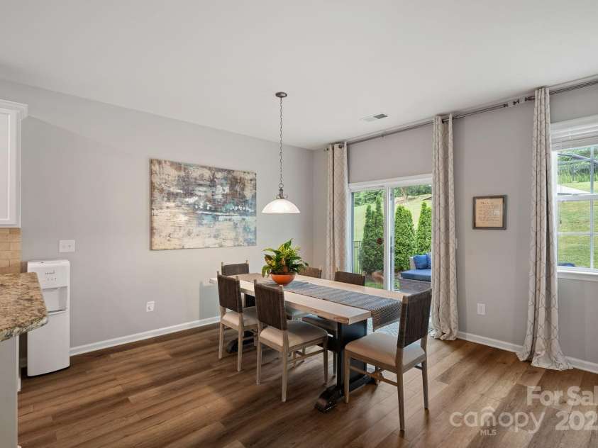 131 Cherry Bark Drive, Mooresville, NC 28117.  MLS# CAR4270193, YatesRealty ID 23893. Breakfast Nook