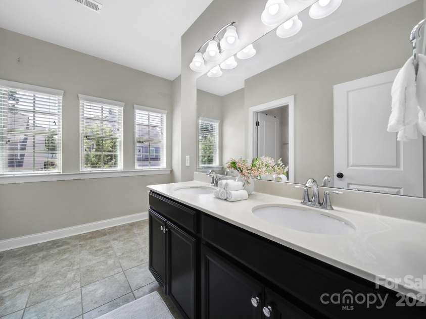 1001 Emory Lane, Fort Mill, SC 29708.  MLS# CAR4254300, YatesRealty ID 23894. Upstairs hall bath