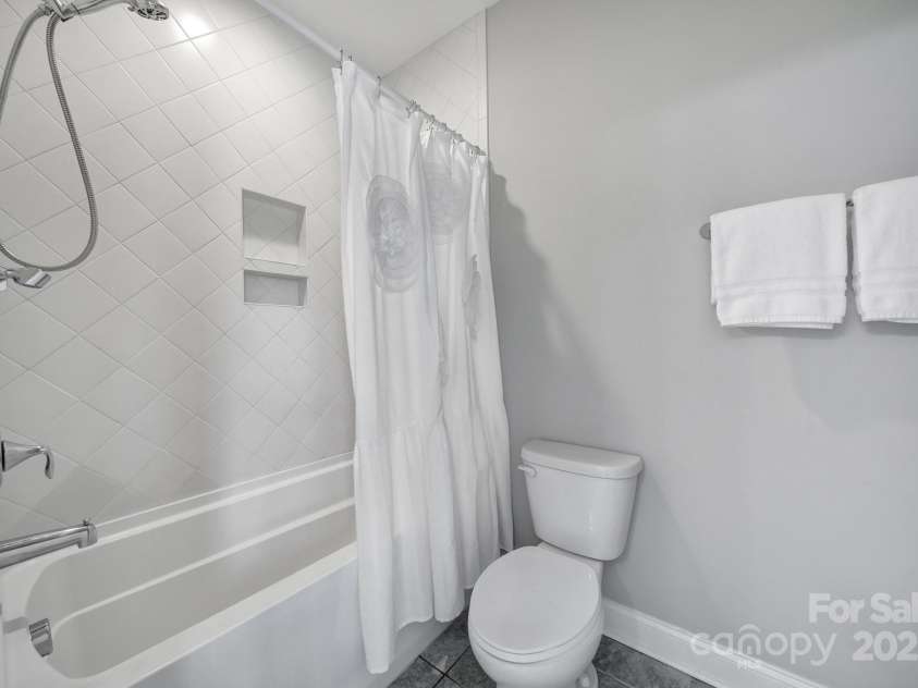 1001 Emory Lane, Fort Mill, SC 29708.  MLS# CAR4254300, YatesRealty ID 23894. Upstairs hall bath