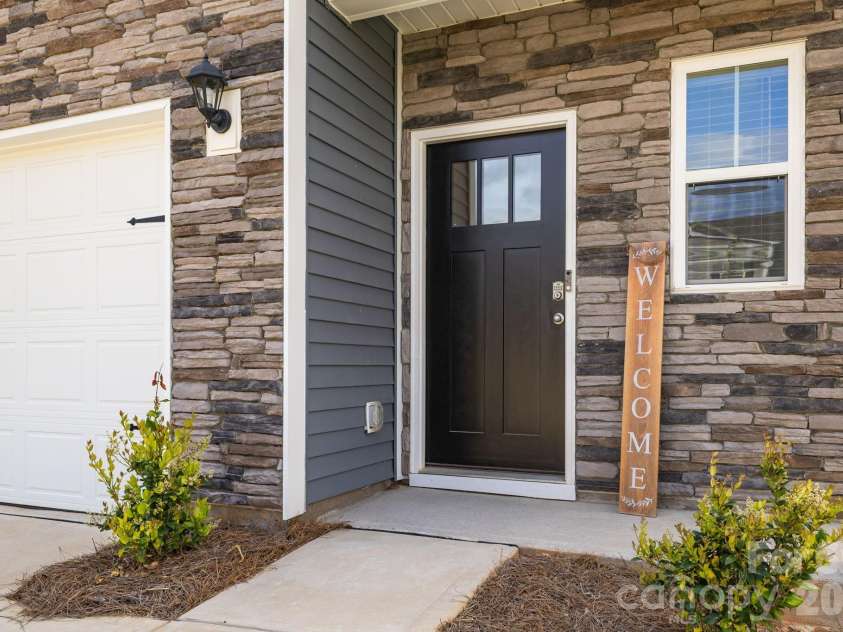 1334 37th Avenue Lane, Hickory, NC 28601.  MLS# CAR4373157, YatesRealty ID 23894. Front porch