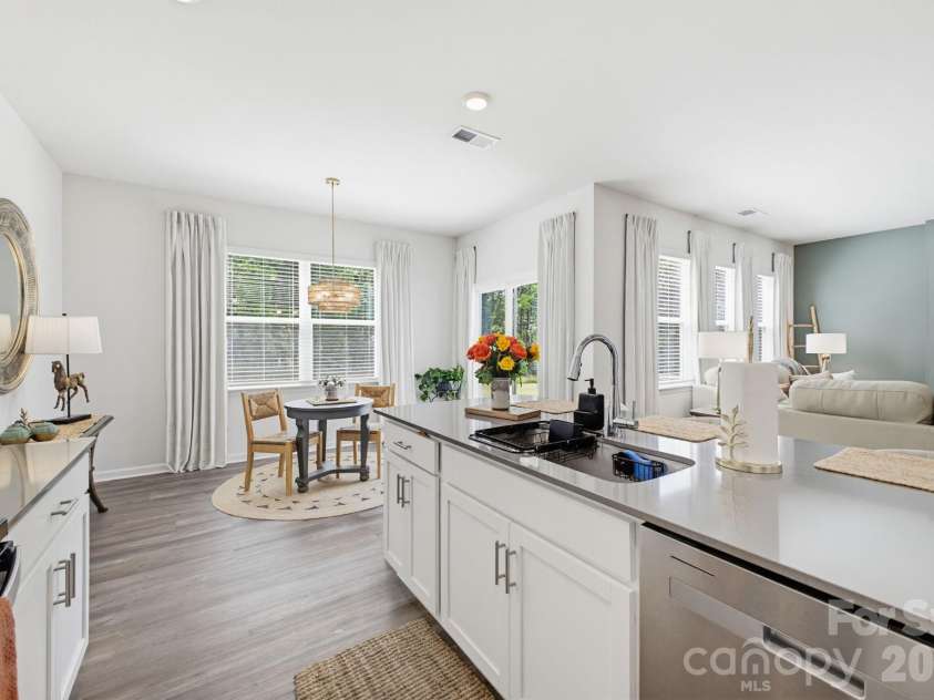 1334 37th Avenue Lane, Hickory, NC 28601.  MLS# CAR4373157, YatesRealty ID 23894. Kitchen dining