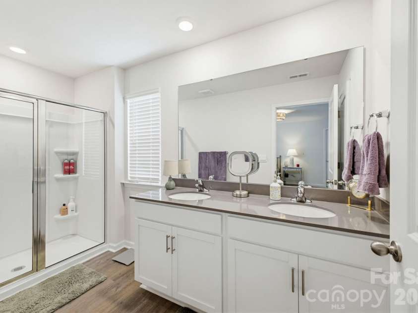 1334 37th Avenue Lane, Hickory, NC 28601.  MLS# CAR4373157, YatesRealty ID 23894. Primary bathroom